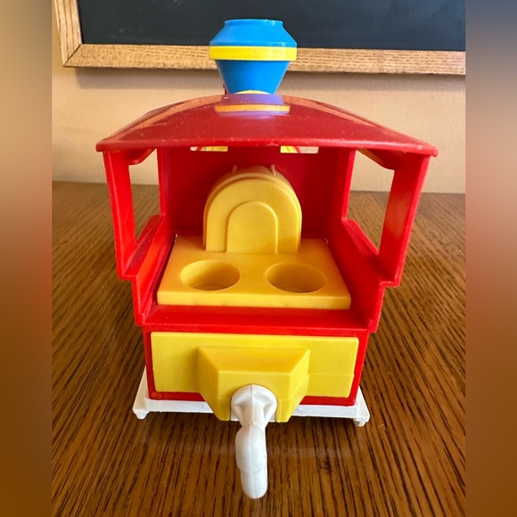 SOLD -   Vintage Fisher Price #991 Little People Circus Train Engine Only - Picture 5 of 12